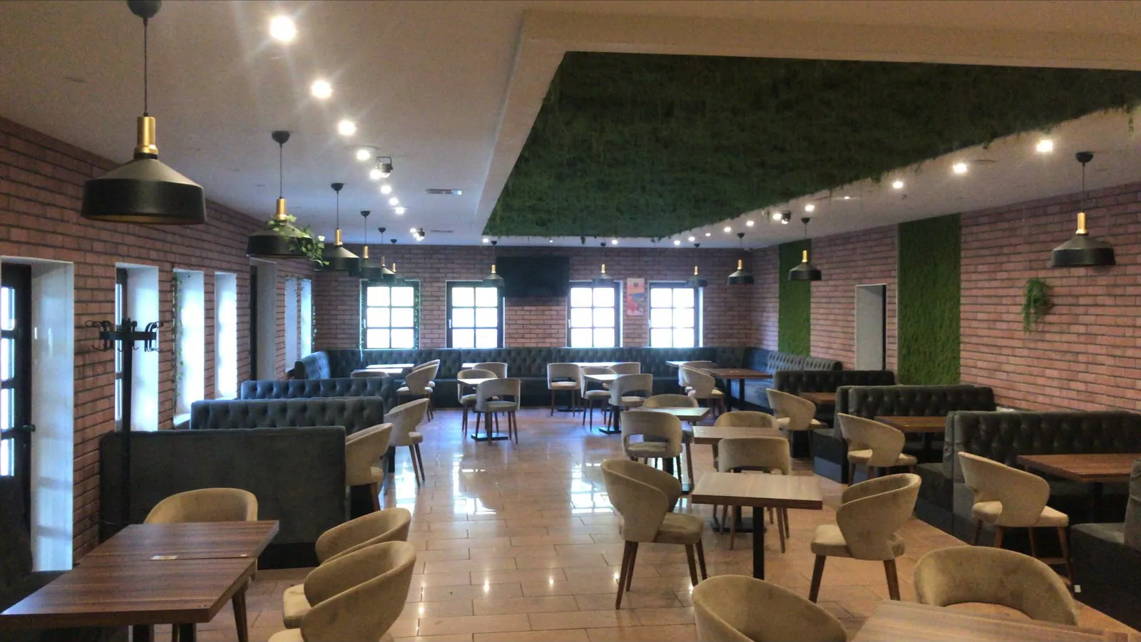 Terrasse des Restaurants im Parkhotel Alex